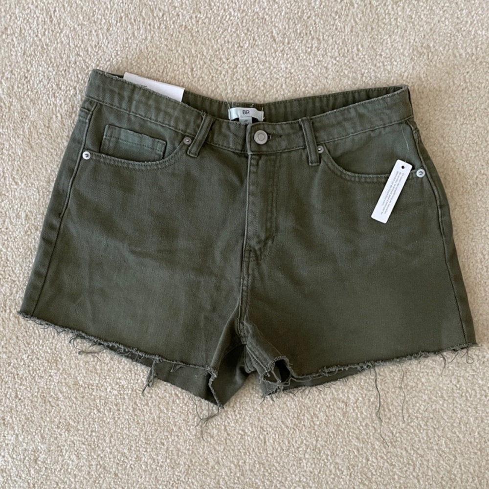 NWT BP. Women's High Waist Distressed Denim Mom Shorts. Size 29.